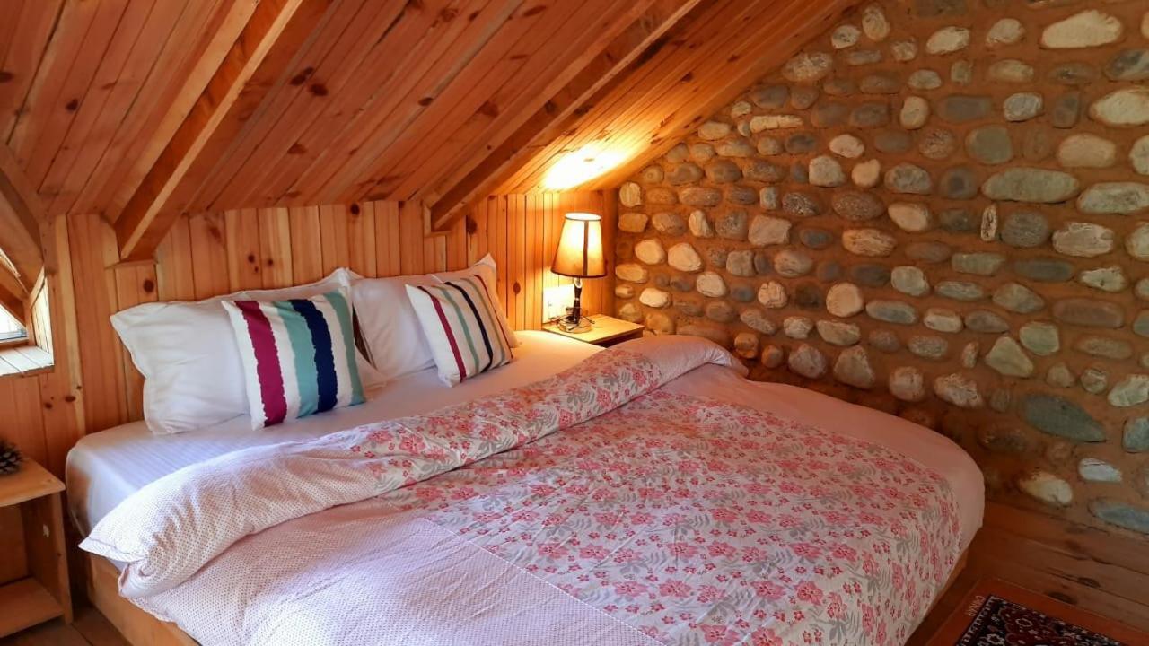 Ishan Log Huts-A Boutique Home Stay Banjār 외부 사진